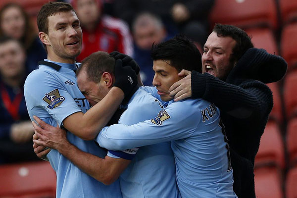 四川男篮全华班半场10人登场9人得分，暂以45-42领先山东（四川男篮全华班半场10人上阵9人得分，45比42暂领先山东）