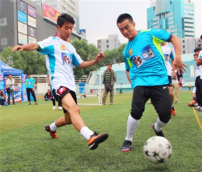 周琦晒与赵睿&翟晓川&方硕合照：又是一年新赛季