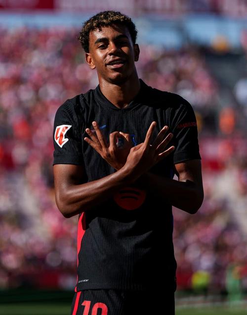 新疆男篮官方宣布，新外援威尔·理查德森已经抵达乌鲁木齐。（新疆男篮官宣：新外援威尔·理查德森已抵乌鲁木齐）